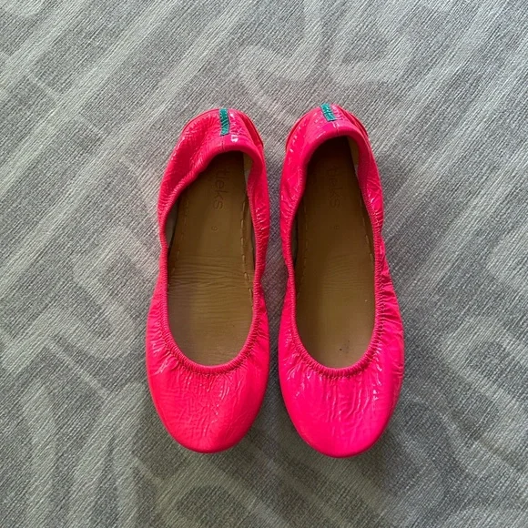 Women's Pop Pink Tieks - Size 9 🎉FINAL LOW🎉 - Picture 3 of 9
